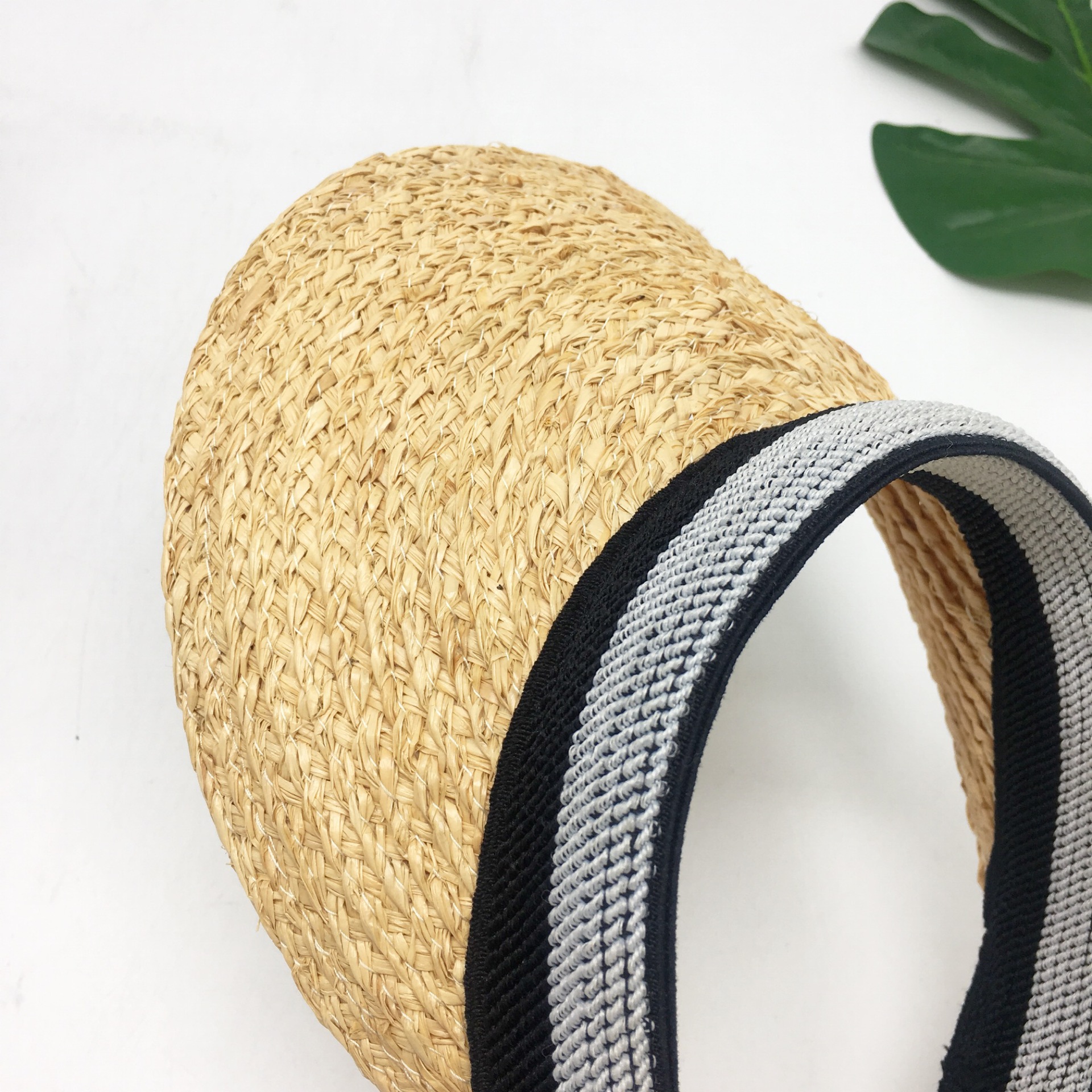 Material and construction detail for product ID 673020996956