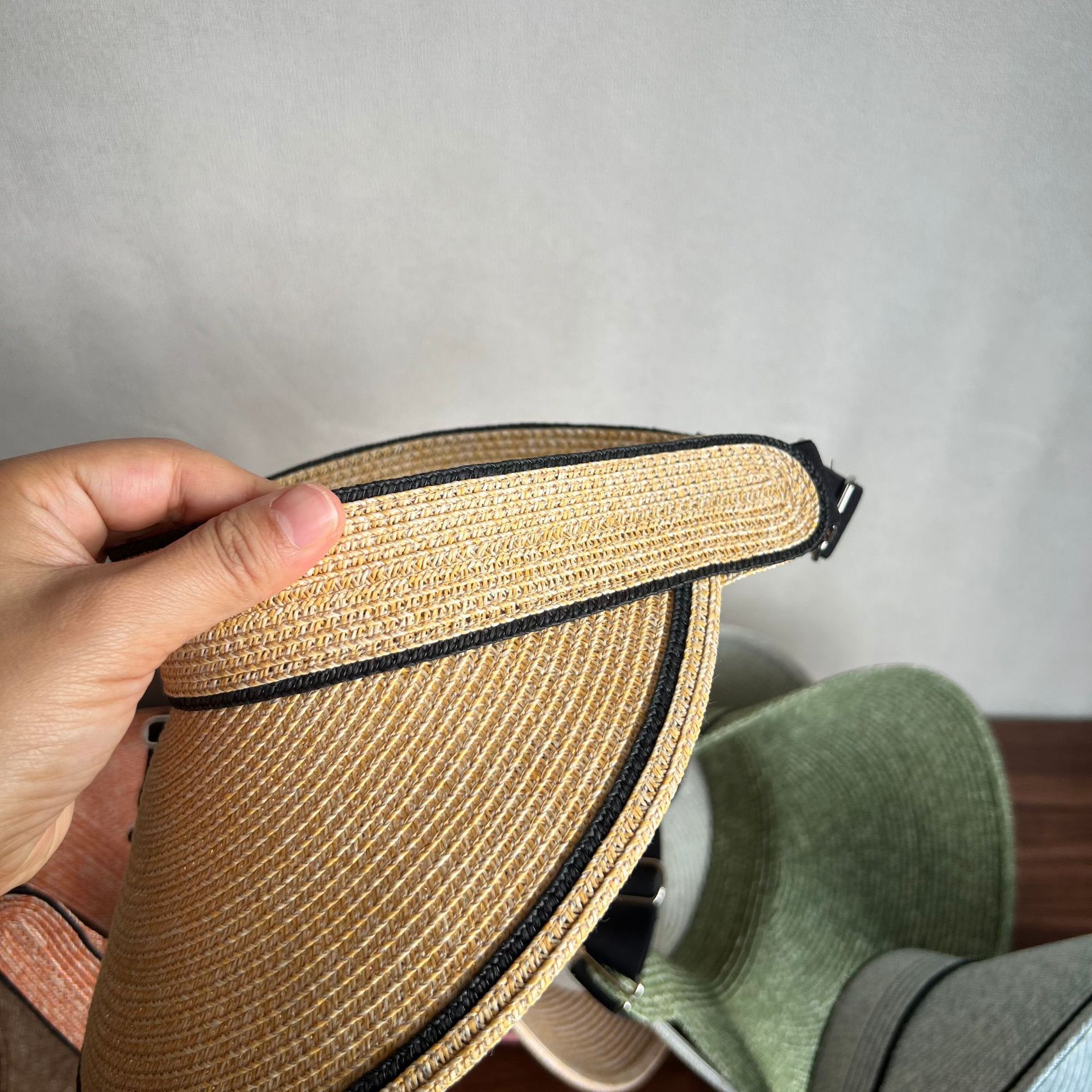 Material and construction detail for product ID 991043741877